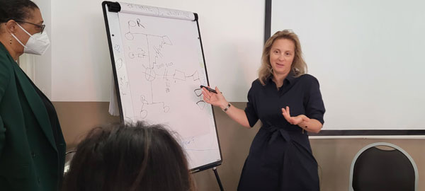 5- Laurence ADJADJ en Formation Hypnose et EMDR IMO à Paris et Marseille 5- Laurence ADJADJ en Formation Hypnose et EMDR IMO à Paris et Marseille