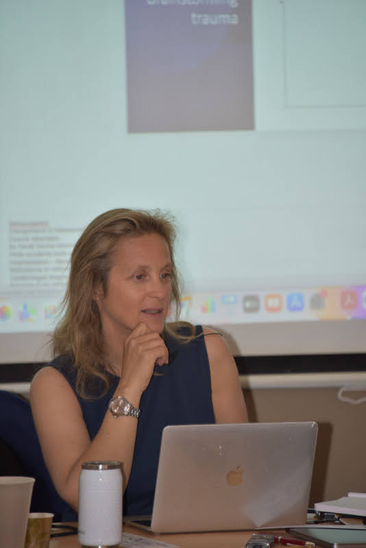 12- Laurence ADJADJ en Supervision Hypnose et EMDR 12- Laurence ADJADJ en Supervision Hypnose et EMDR