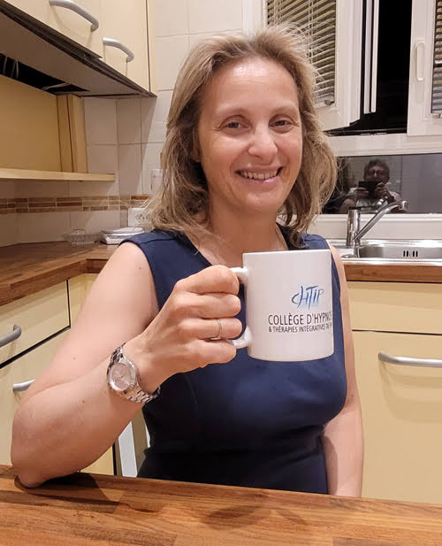 45- Laurence ADJADJ, Responsable Pédagogique du CHTIP Collège d'Hypnose et Thérapies Intégratives de Paris, assure les formations et supervisions en Hypnose et EMDR 45- Laurence ADJADJ, Responsable Pédagogique du CHTIP Collège d'Hypnose et Thérapies Intégratives de Paris, assure les formations et supervisions en Hypnose et EMDR